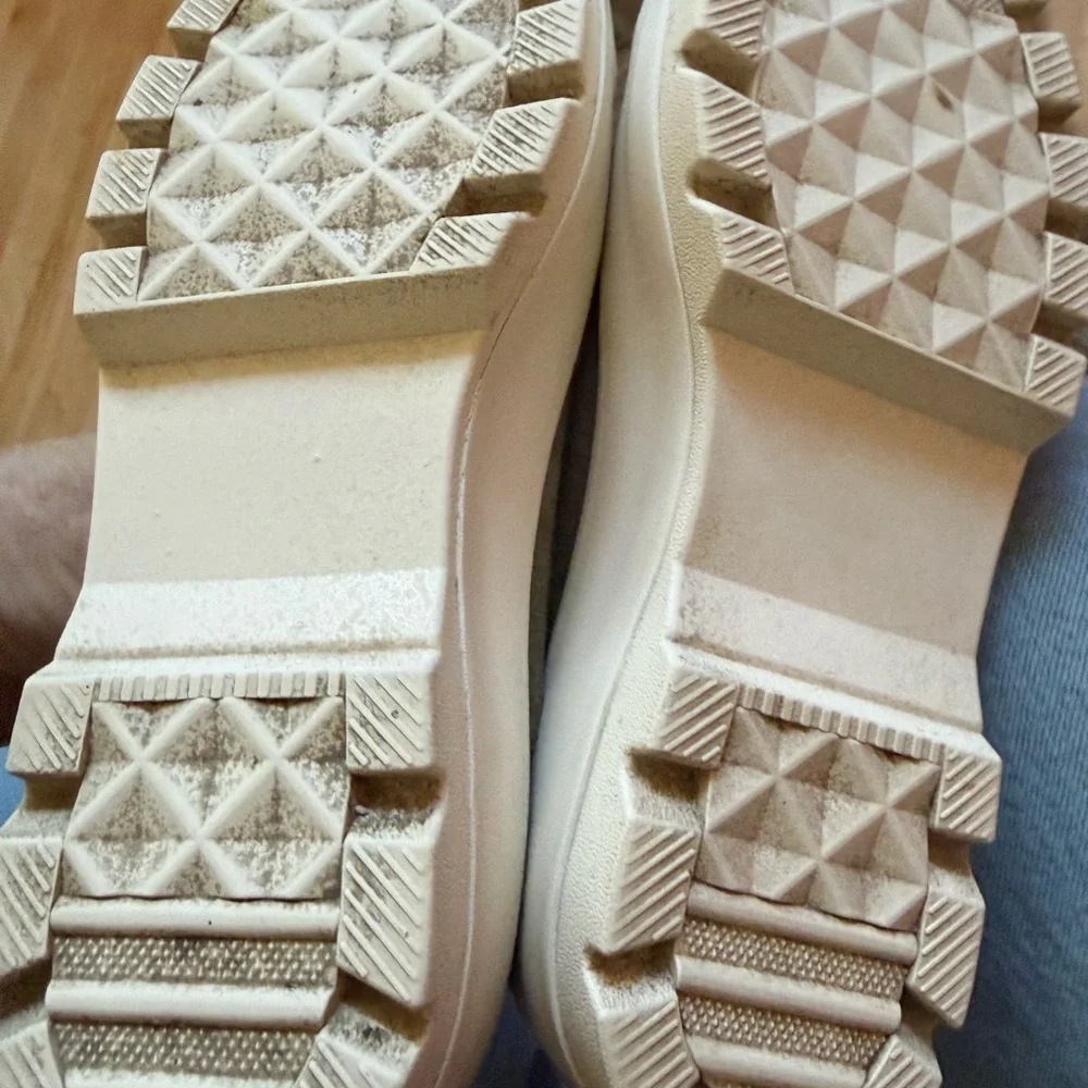 Sincerely Jules Hi-Top Slight Platform Sneakers; Side Zippers; EXC cond; Sz 7.5